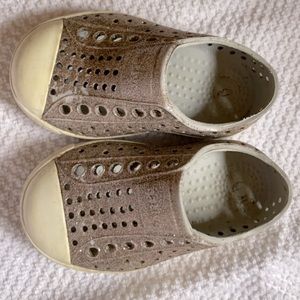Size 4 (toddler) gold sparkly Natives